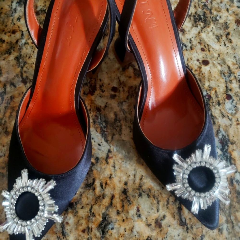 Black Pumps